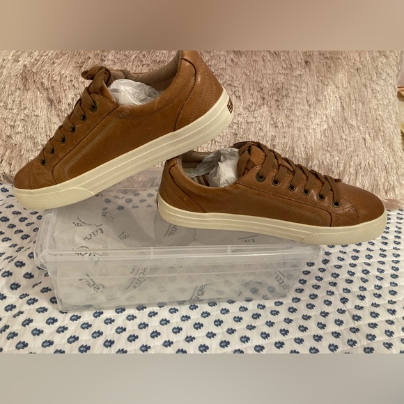 Täōs Sneakers NWOT - Picture 5 of 8